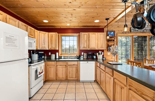 Cheney Cabin | Spacious Rustic Cabin Rental with a Hot Tub in Cheney, Washington