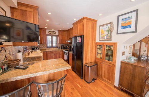Mount Crested Butte Condo | Spacious ski in double condo prime base area location by Mountaineer Square.