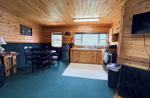 McMillan House | Spacious Studio apartment. Private parking w/garage.