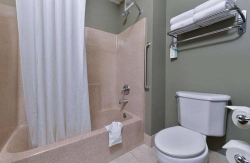 Tukwila House | Spacious suites close to Seattle-Tacoma International Airport