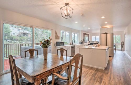 Worley House | Spacious Sun-Up Bay Cabin, 20 Min to Downtown CDA!