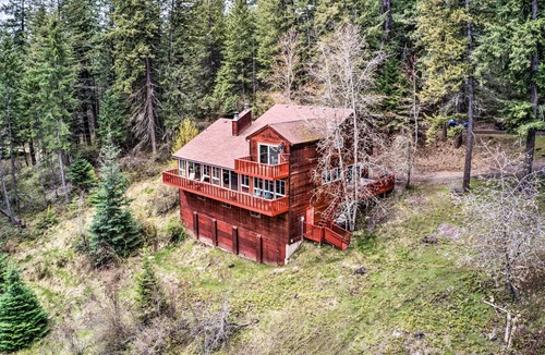 Worley Cottage | Spacious Sun-up Bay Cabin, 20 Min to Downtown Cda!