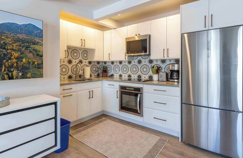 Sun Valley Condo | Spacious Sun Valley Condo with Private Creekside Deck
