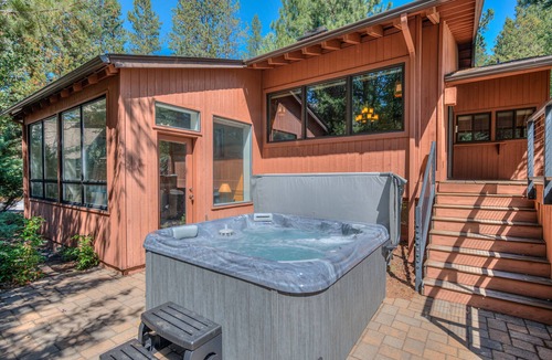 Overlook Park House | Spacious Sunriver Home on Golf Course with Hot Tub, SHARC Passes & Game Room