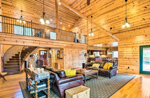 Whitestone House | Spacious Talking Rock Cabin with Mountain Views