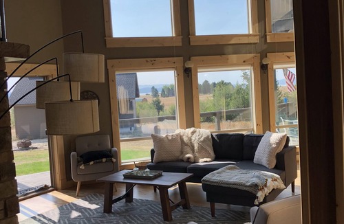 Tamarack House | Spacious Tamarack Lake-view Cabin, sleeps 12 w private hot tub and golf hole