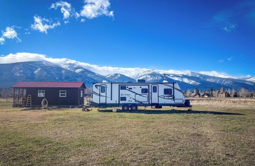 Stevensville House | Spacious Travel Trailer with AC in Stevensville