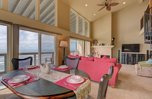 Otter Rock Apartment | Spacious Two-Level Ocean-View Villa with Loft