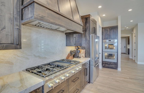 Brian Head Cottage | Spacious Utah Escape w/Balcony & Mountain Views!