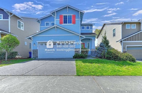 Bothell House | Spacious Workspace｜1st Floor Bdr｜Patio With Furniture｜Backyard For Dogs #41847