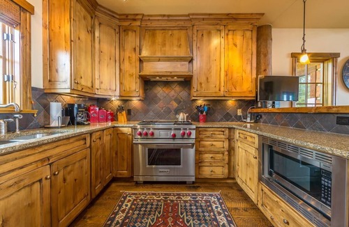 Spanish Peaks House | Spanish Peaks Cabin -Stunning Views, Hot Tub! Easy Ski Access!