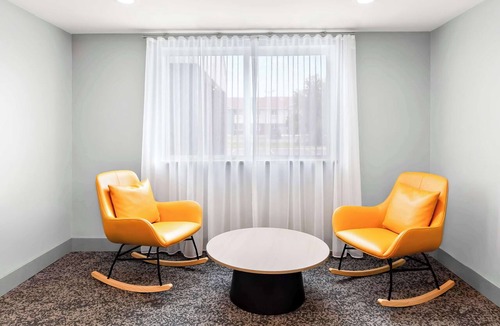Springfield Hotel | Spark by Hilton Springfield Southwest