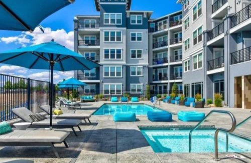 Sparks Apartment | Sparks 2BR Waterfront · Spring Getaway & Rooftop