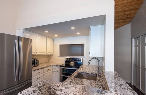 Ketchum House | SPECTACULAR BALDY VIEW REMODELED 2 BD TOWNHOME NEXT TO LIFTS! LUXURY! LOCATION!