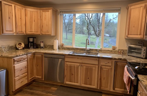 Shady Cove Cottage | Spectacular Cozy Cottage- Wood Stove, Fire Pit, Creek