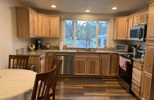 Shady Cove Cottage | Spectacular Cozy Cottage- Wood Stove, Fire Pit, Creek