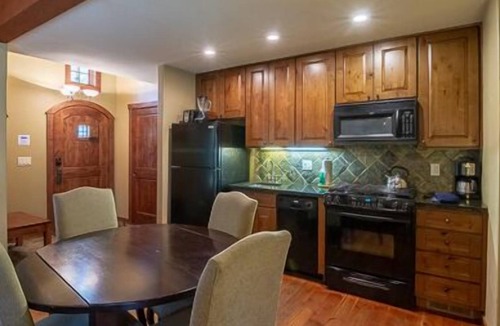 Tamarack Cottage | Spectacular Mountain Views | Private Patio / Hot Tub | Stone Fireplace
