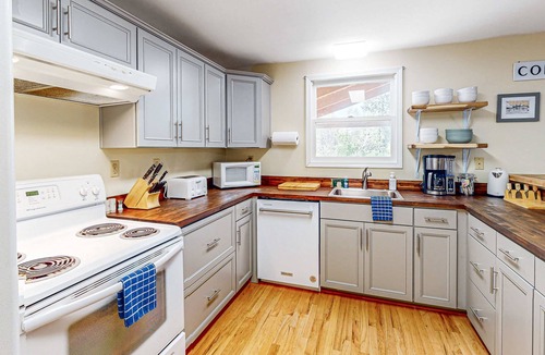 Spirit Lake House | Spirit Lake Waterfront Cabin