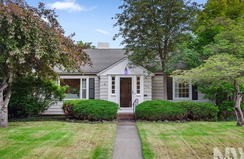 Manito House | Spokane | Mid-Century Modern Pet Friendly | Sleeps 9