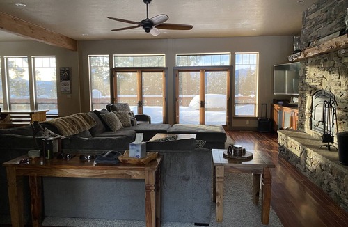 Crescent Cabin | Spring is in the air and summer is fast approaching! Book your summer get away!