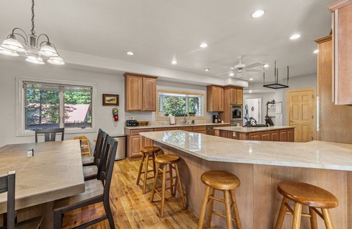 McCall House | Spring Mountain Manor - Amazing 7bd family gathering place in quiet wooded neighborhood