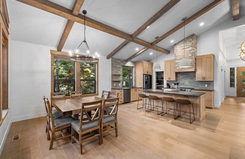 McCall House | Spring Mtn Paradise - Pet friendly, single level w/hot tub and clubhouse access