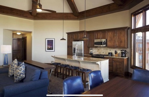 Park City Cabin | Spring Ski Week in the Canyons- Ski In/Ski Out