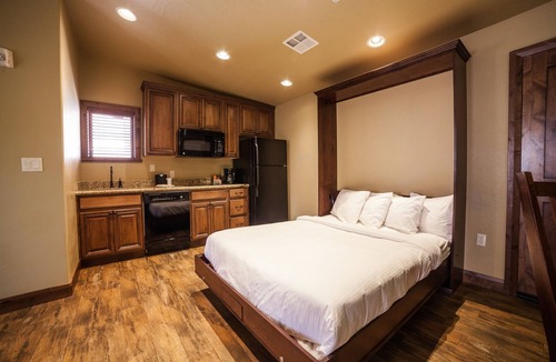 Zion National Park South Entrance Hotel | Springdale Outpost | 1 Unit | 1.4 Miles from Bit & Spur Saloon and Local Dining