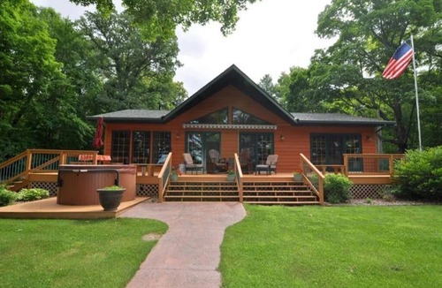 Hackensack Cabin | St Somewhere, A Pleasant Lake Paradise