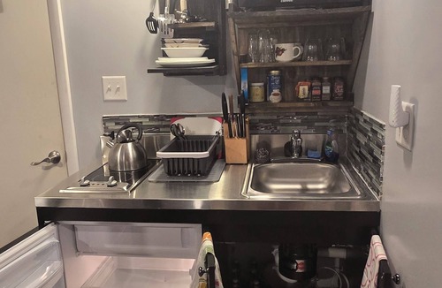 Mount Adams Apartment | Stand Alone Studio, Free Off Street Parking, Walkable 2 Downtown, Beautiful Area