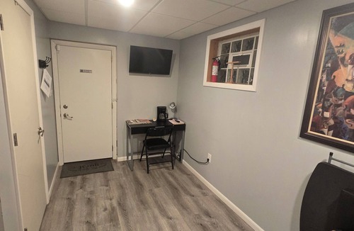 Mount Adams Apartment | Stand Alone Studio, Free Off Street Parking, Walkable 2 Downtown, Beautiful Area
