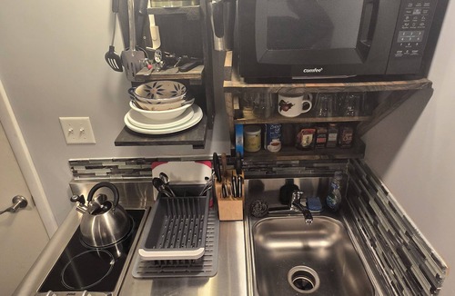 Mount Adams Apartment | Stand Alone Studio, Free Off Street Parking, Walkable 2 Downtown, Beautiful Area