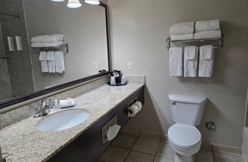 Medford Hotel | Standard 2 Queen Bed Non-Smoking