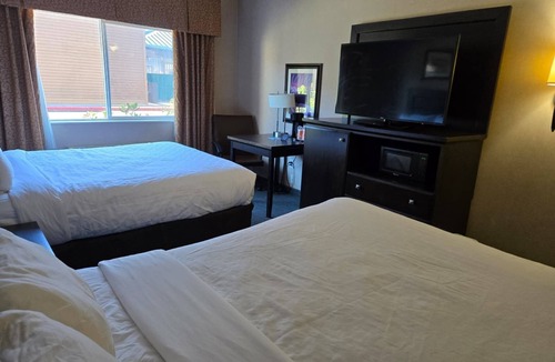 Medford Hotel | Standard 2 Queen Bed Non-Smoking