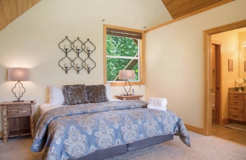 Coeur d'Alene Cabin | Star Lodge Lakefront Rental with Boat Slip