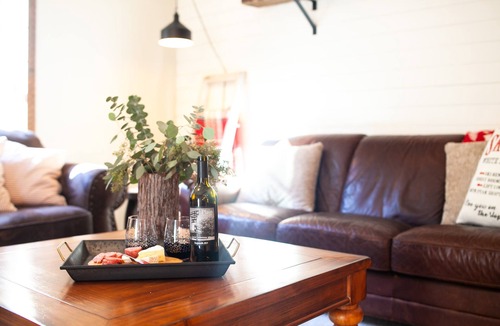 Leavenworth Cabin | Stargazer Pines Hideaway-Cozy Cabin-Hot Tub-Pet Ok, 15 min to Leavenworth!