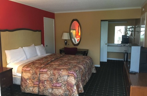 Demopolis Hotel | Stay Express Inn & Suites - Demopolis