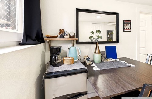 Albany Apartment | Stay in the center of the Willamette Valley close to wineries