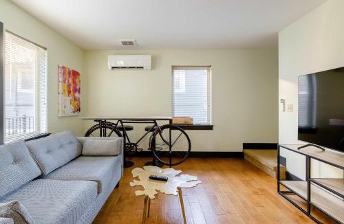 Belmont House | Stay Portland - Color Splash Apartment in the Heart of Portland