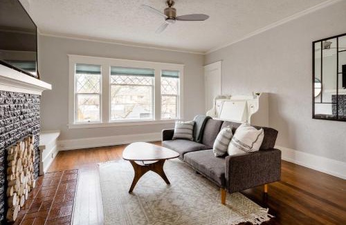 Belmont Apartment | Stay Portland - Comfy SE Portland Apartment - Great Eats & Bars
