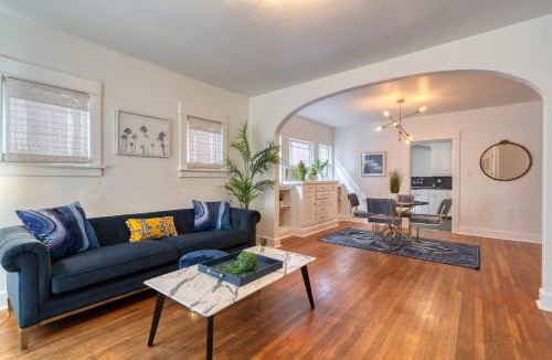Hosford-Abernethy Apartment | Stay Portland - Glamourous Old Hollywood Apartment - 92 WalkScore