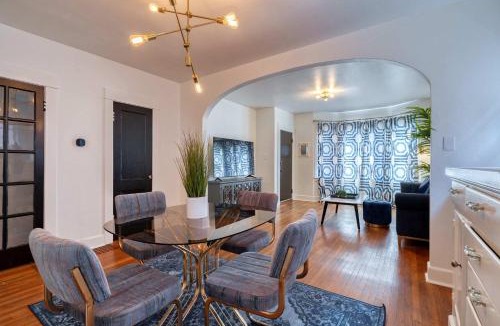 Hosford-Abernethy Apartment | Stay Portland - Glamourous Old Hollywood Apartment - 92 WalkScore