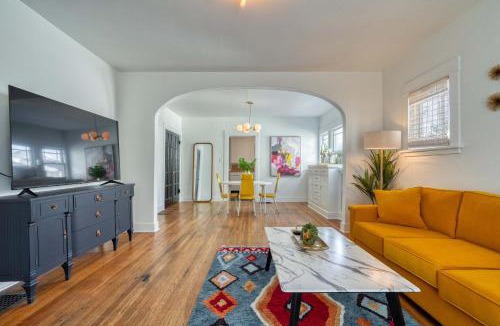 Hosford-Abernethy Apartment | Stay Portland - Golden Age of Hollywood Apartment - 92 WalkScore