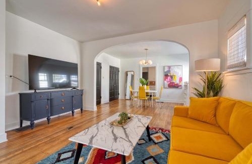 Hosford-Abernethy Apartment | Stay Portland - Golden Age of Hollywood Apartment - 92 WalkScore