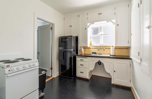 Hosford-Abernethy Apartment | Stay Portland - Ladd's Addition Bohemian Paradise - 95 WalkScore