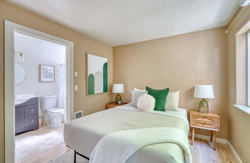 Corbett - Terwilliger - Lair Hill Apartment | Stay Portland - Peaceful Johns Landing Studio - Near OHSU