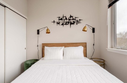 Belmont Apartment | Stay Portland - Retro Modern 2-Bedroom with 90 WalkScore