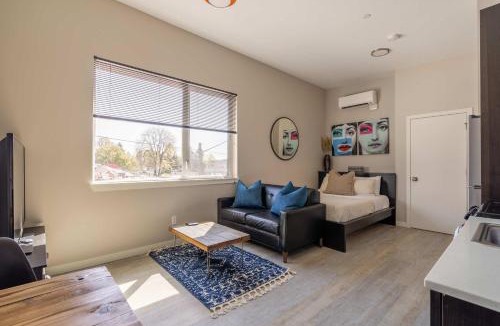 Belmont Apartment | Stay Portland - Sleek Studio - Food Cart Row & Vintage Shops