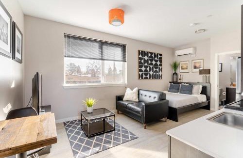 Belmont Apartment | Stay Portland - Sunny Studio - New Build - AC - Fast WiFi