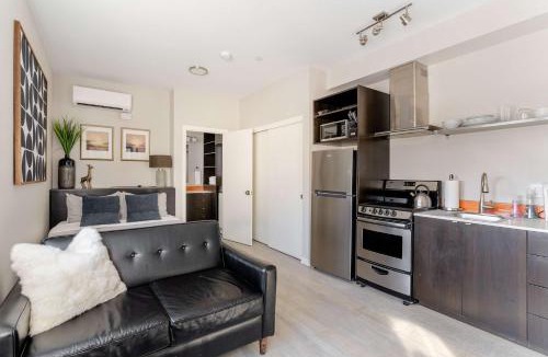 Belmont Apartment | Stay Portland - Sunny Studio - New Build - AC - Fast WiFi